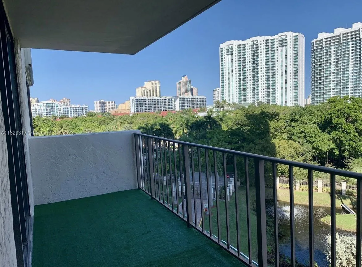 3 bedroom 2 bath for sale at 18181 NE 31st Ct # 706, Aventura FL 33160