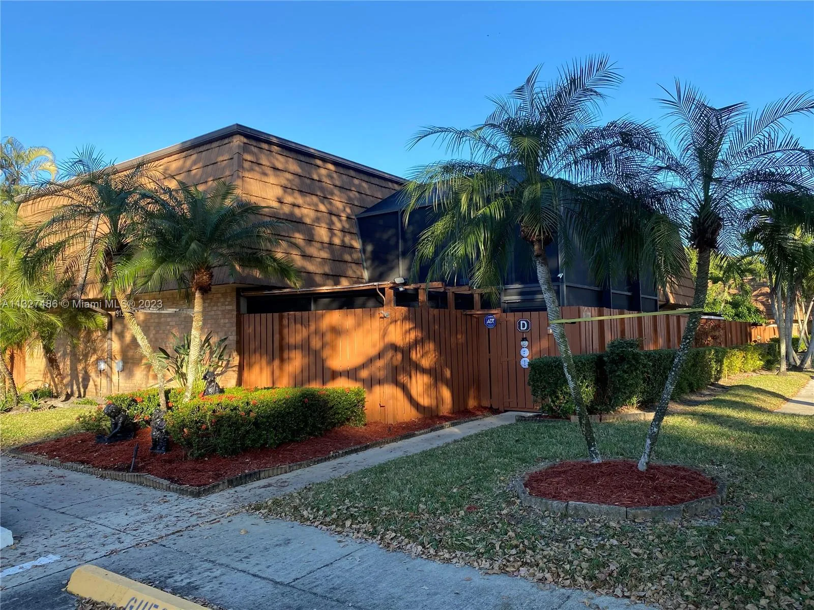 3 bedroom 2 bath for sale at 9135 SW 20th Pl # D, Davie FL 33324