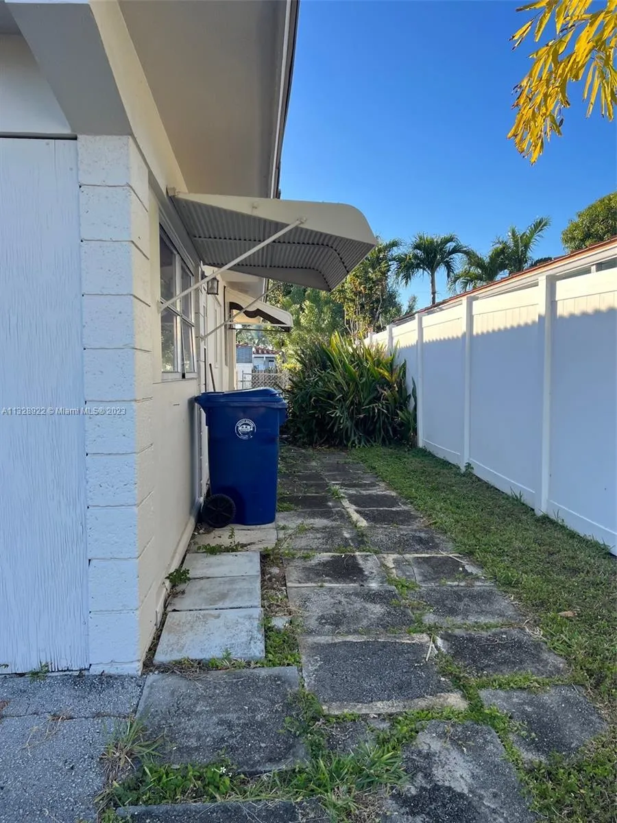 2125 NE 17th Ave, Wilton Manors FL 33305
