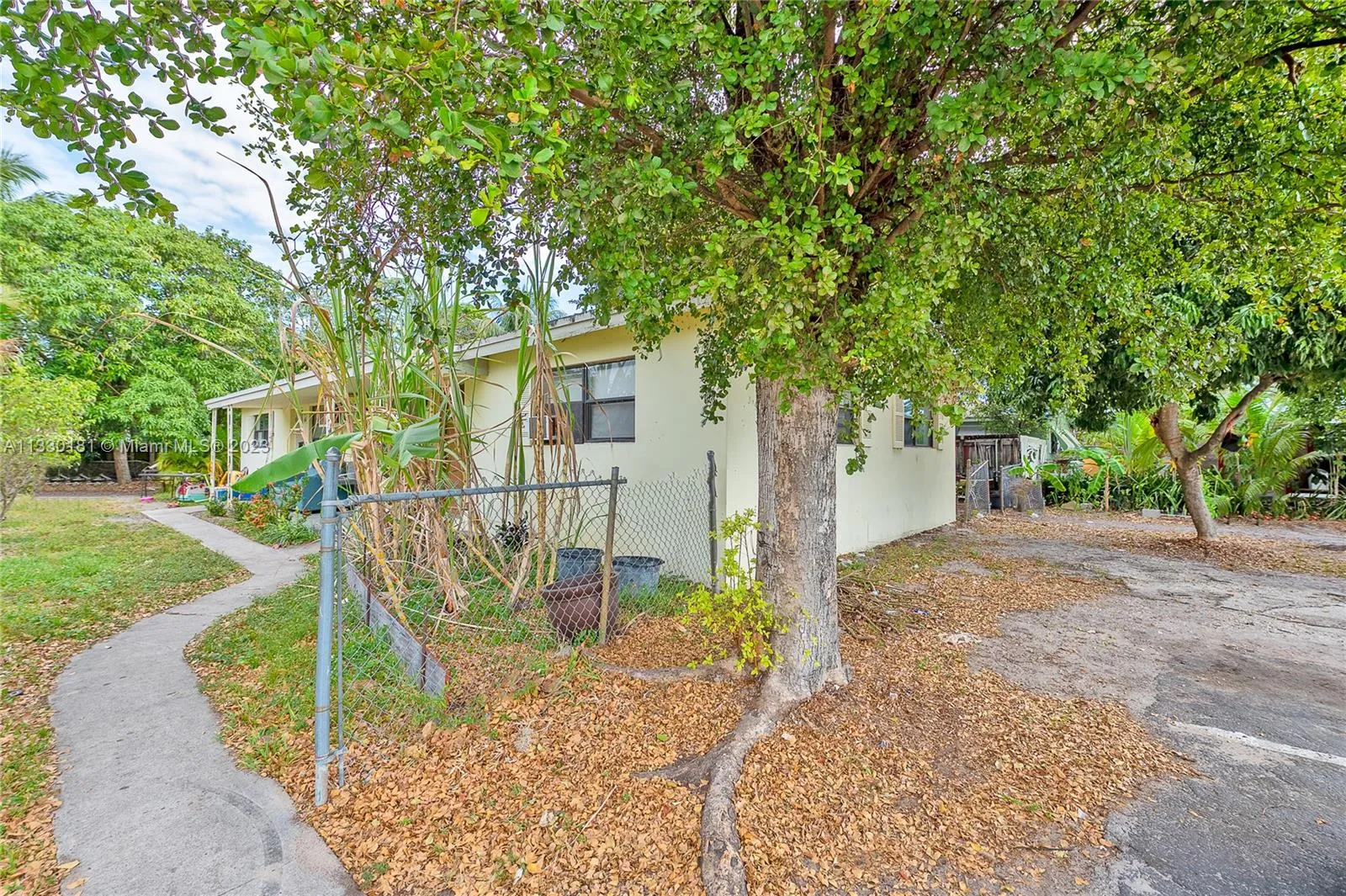 319 NW 43rd St, Oakland Park FL 33309