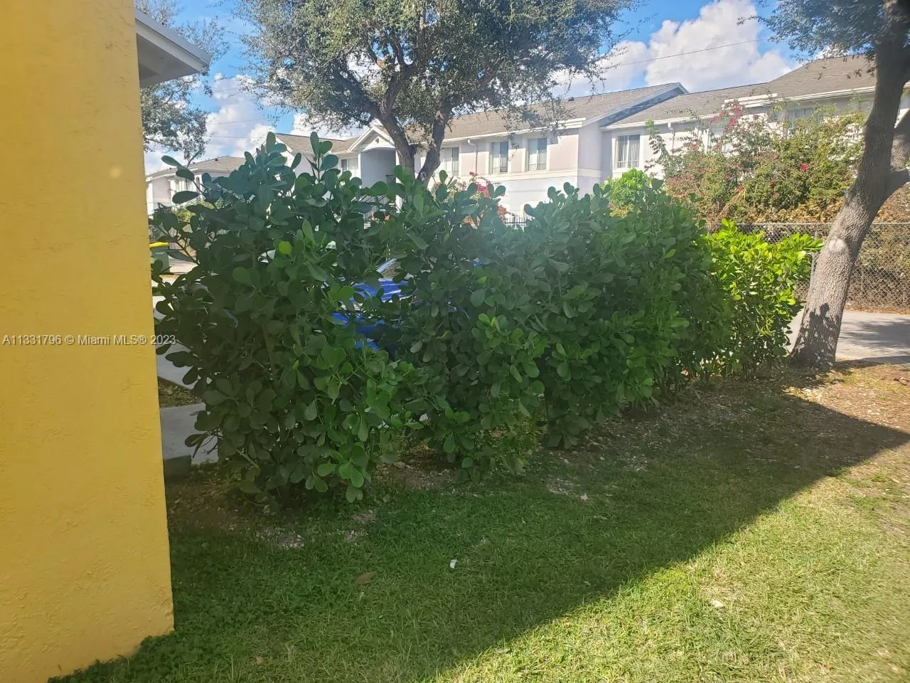 1664 NE 5th St, Homestead FL 33033
