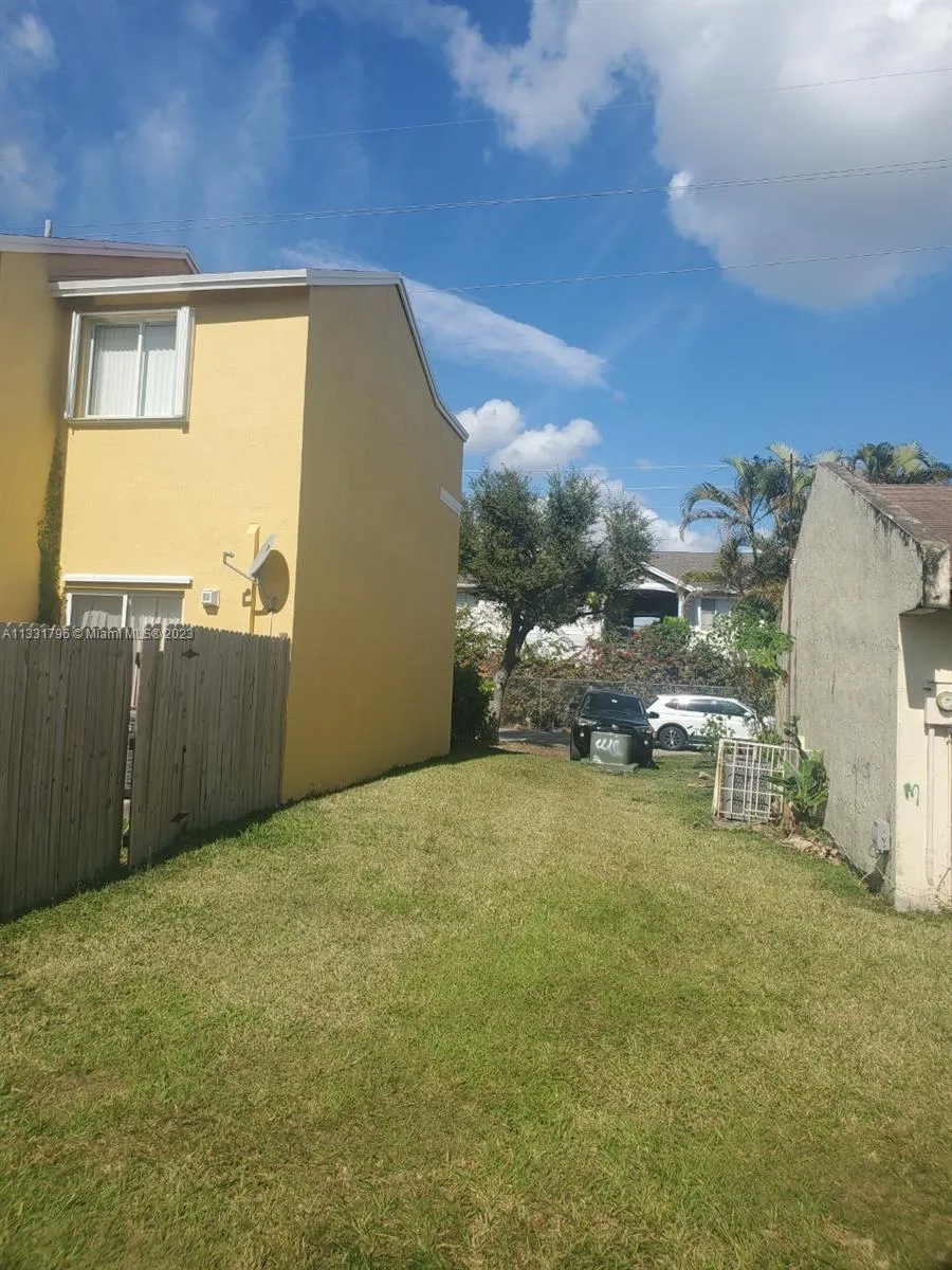 1664 NE 5th St, Homestead FL 33033