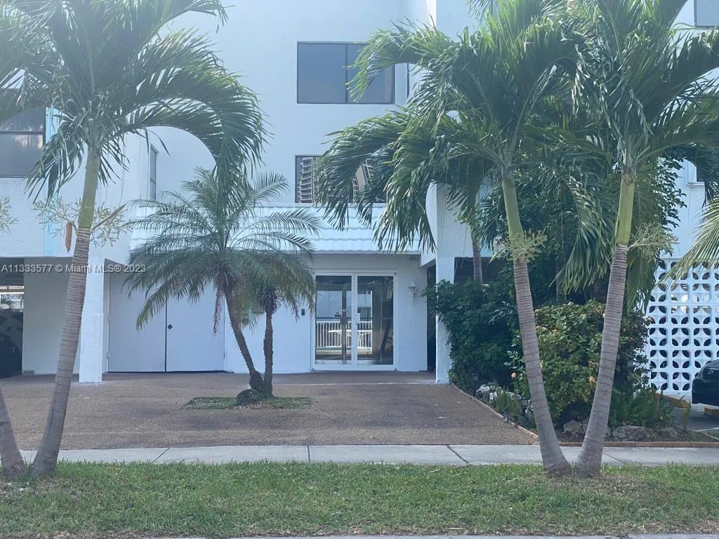 3702 NE 171st St # 18, North Miami Beach FL 33160