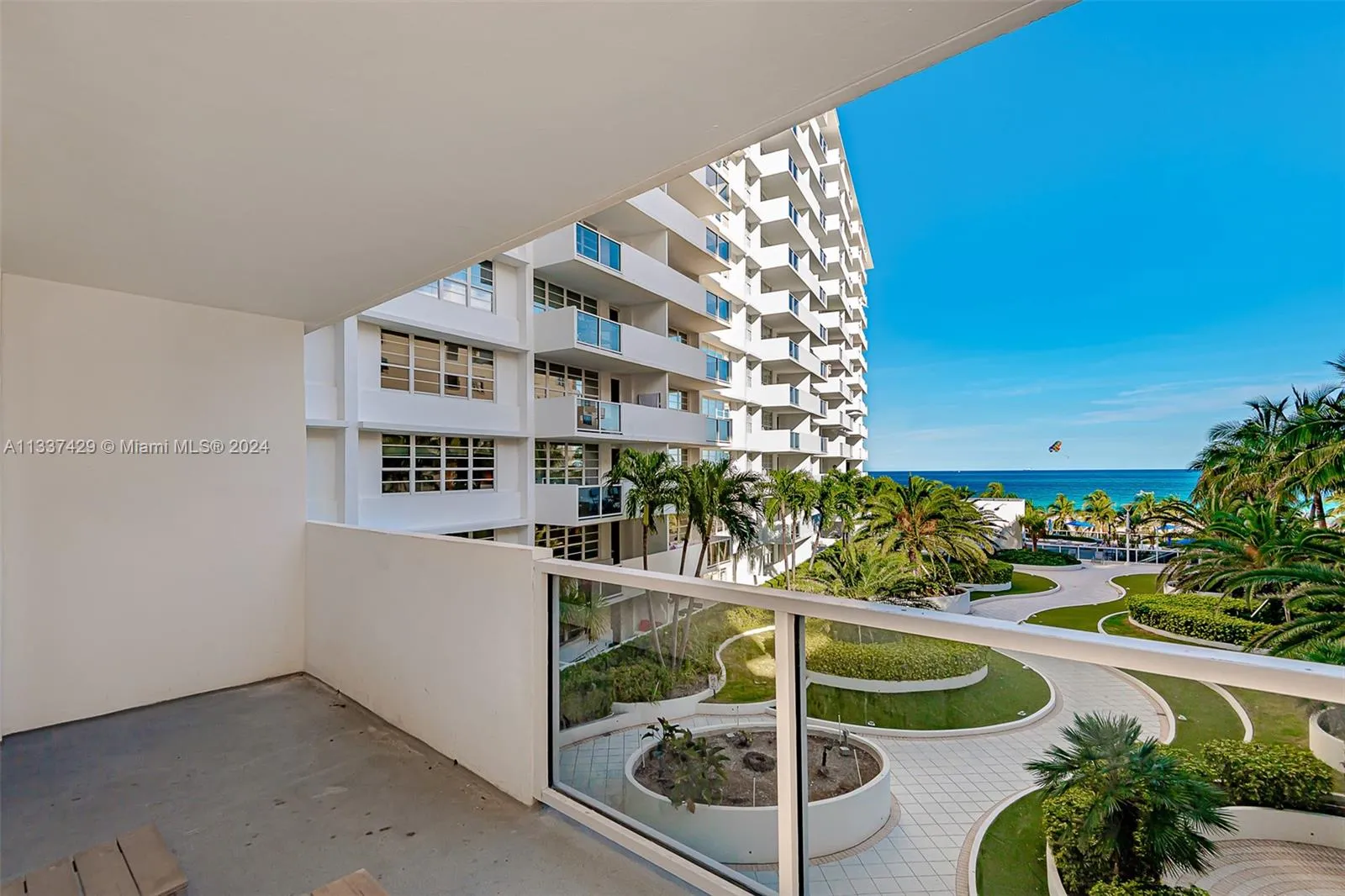 1 bath for rent at 100 Lincoln Rd # 519, Miami Beach FL 33139