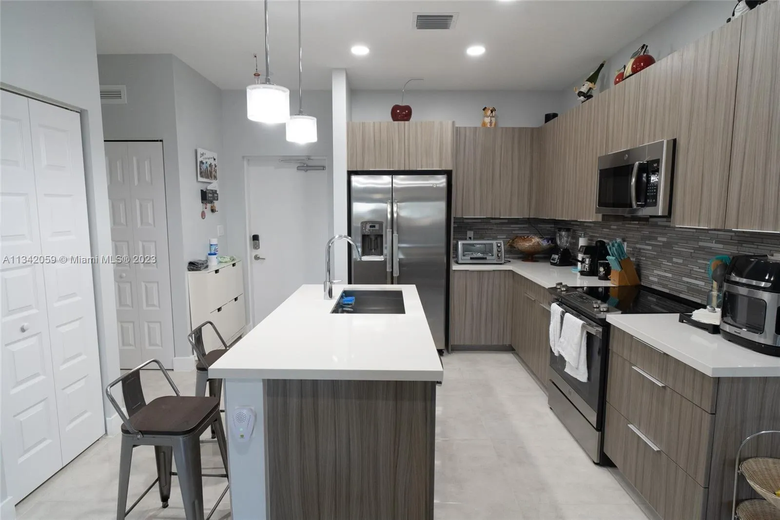 2 bedroom 2 bath for sale at 4740 NW 84th Ct # 47, Doral FL 33166