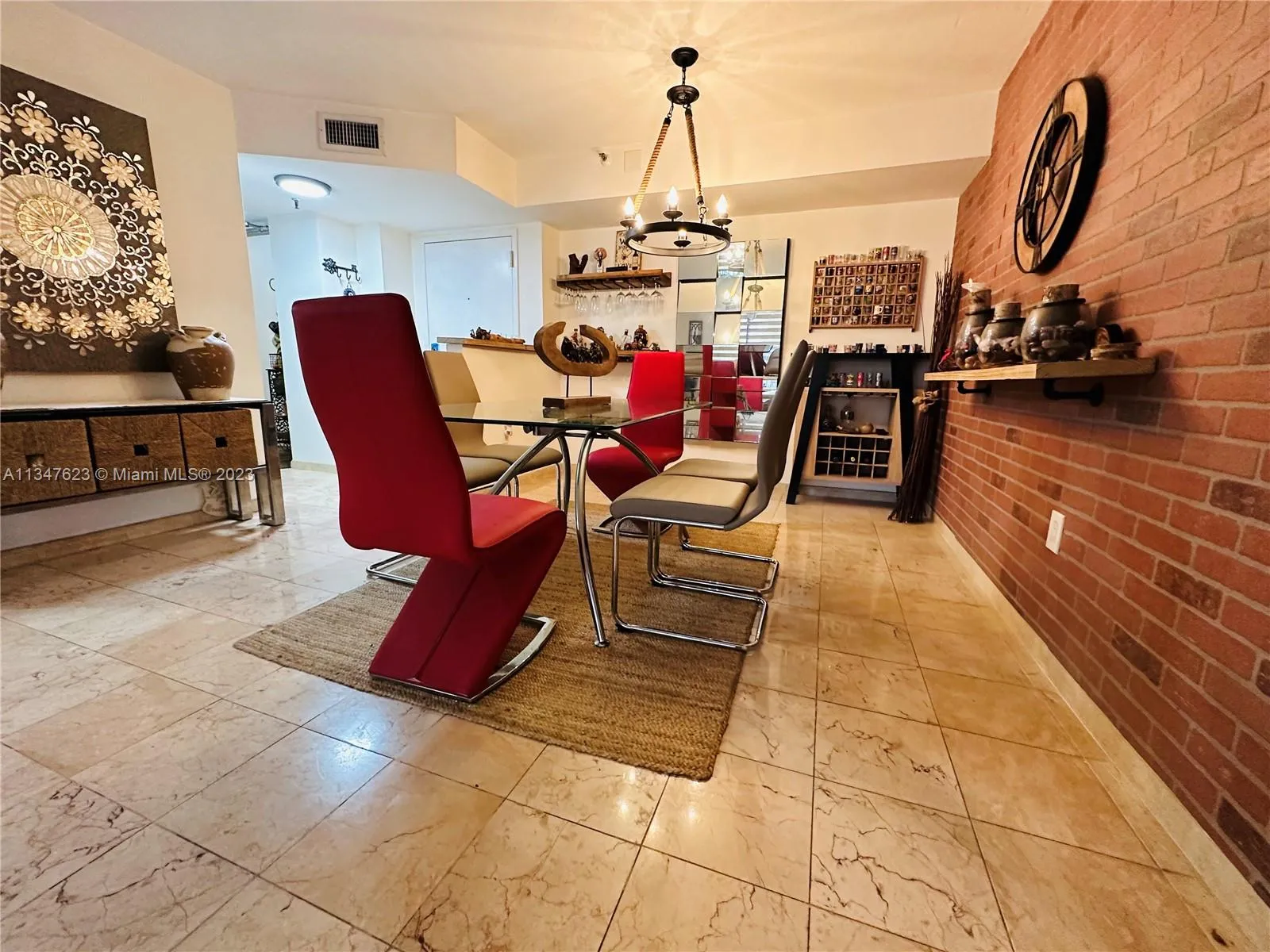 900 NE 195th St # 211, Miami FL 33179