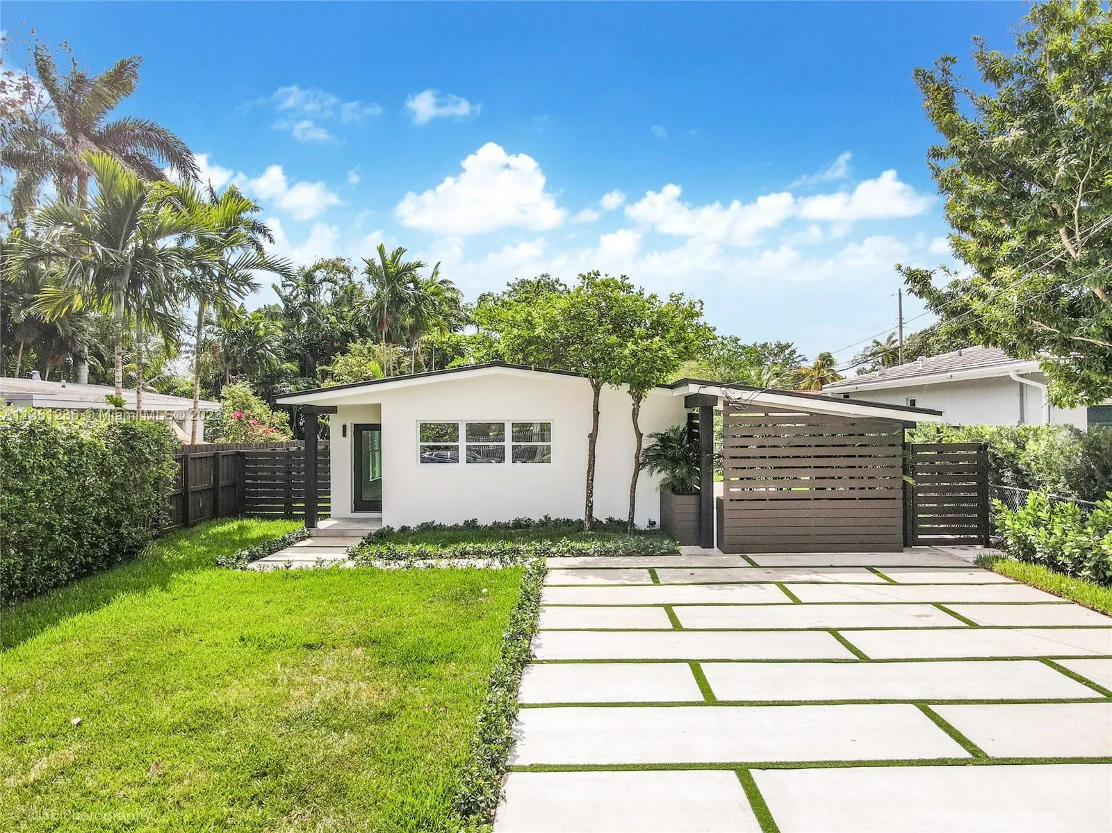 300 NE 116th St, Miami FL 33161