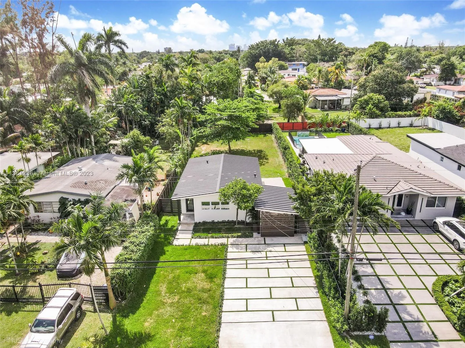 300 NE 116th St, Miami FL 33161