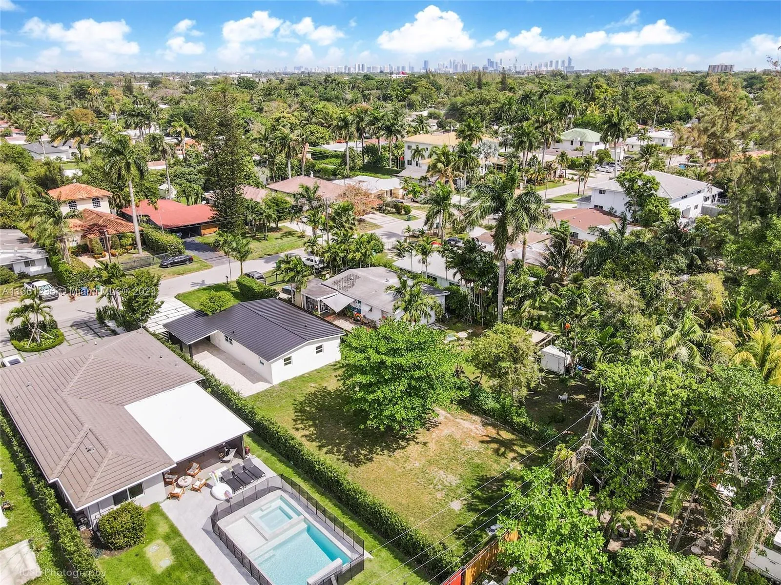 300 NE 116th St, Miami FL 33161