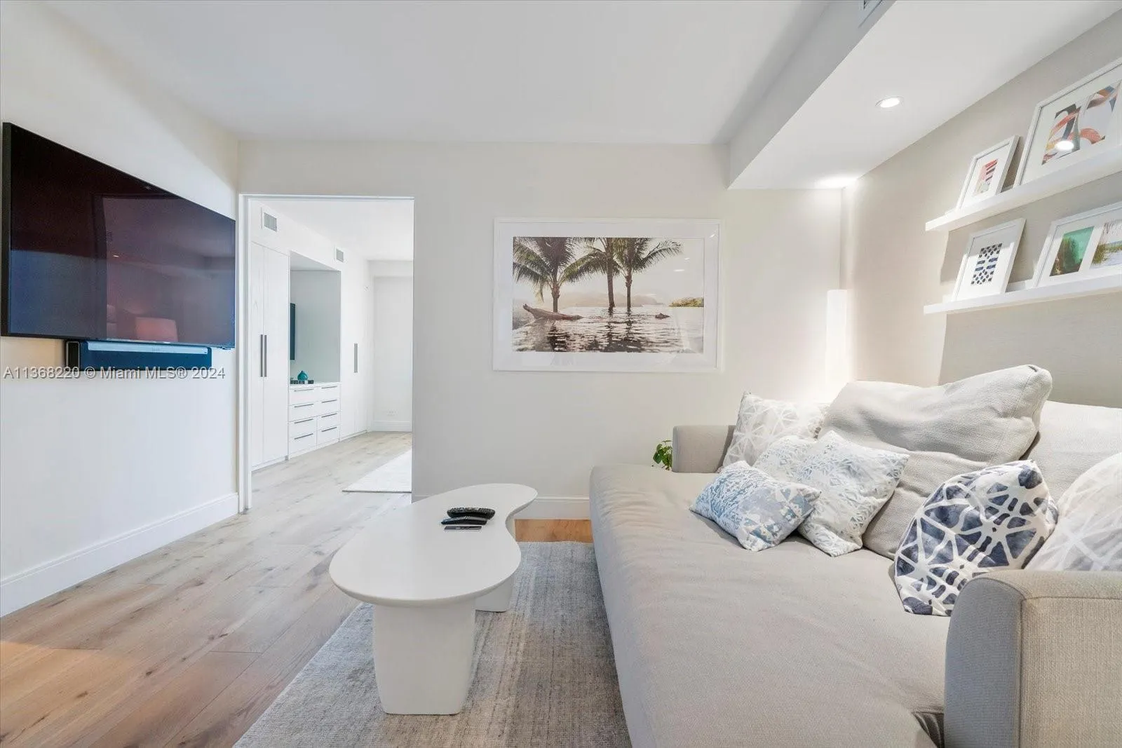 2301 Collins Ave, Miami Beach FL 33139