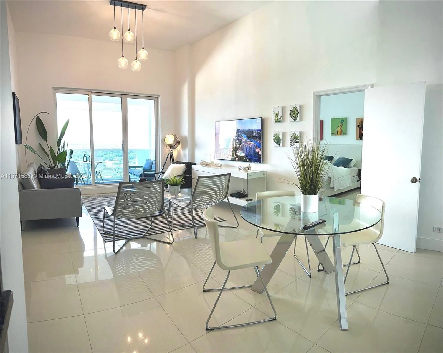 2 bedroom 2 bath for sale at 2301 Collins Ave # 1626, Miami Beach FL 33139