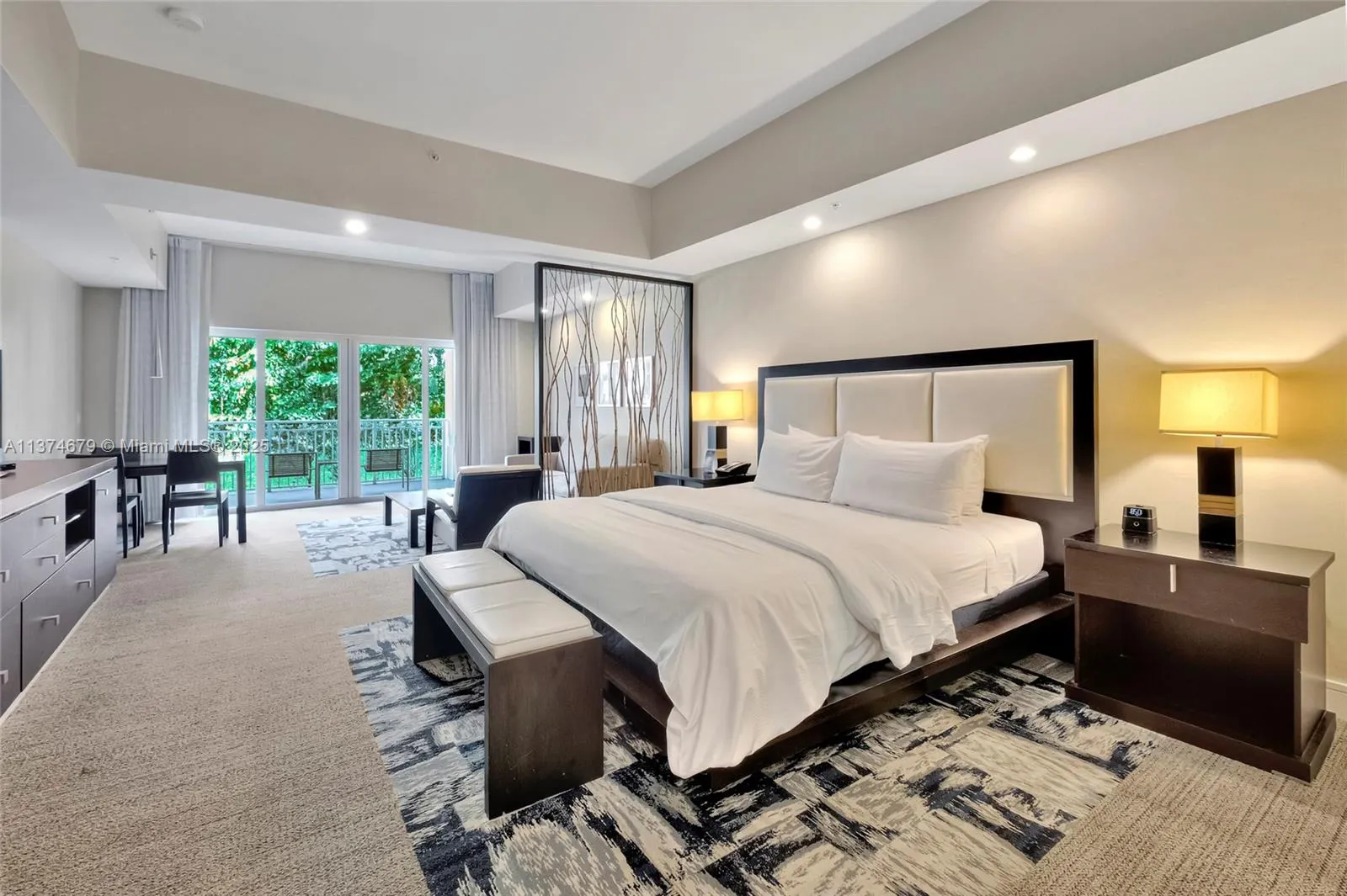 1 bedroom 1 bath for sale at 5300 NW 87th Ave # 606, Doral FL 33178