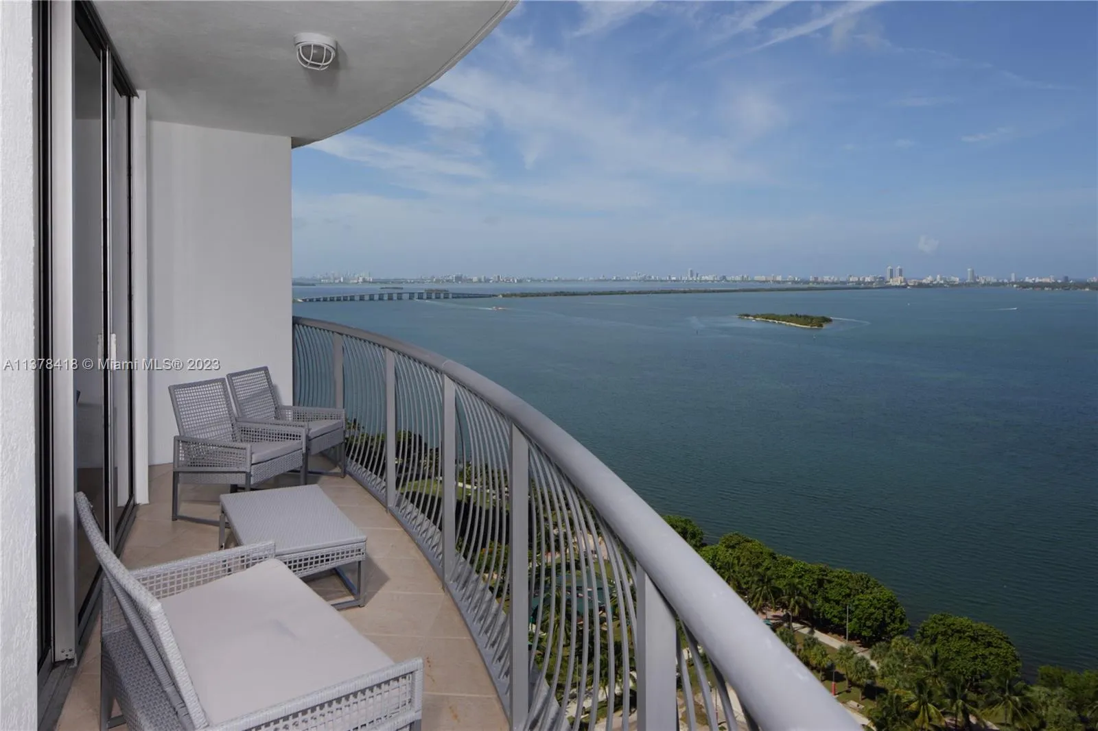 2 bedroom 2 bath for rent at 1750 N Bayshore Dr # 2602, Miami FL 33132