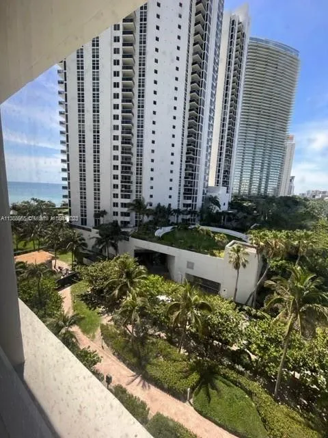 1 bath for sale at 19201 Collins Ave # 540, Sunny Isles Beach FL 33160