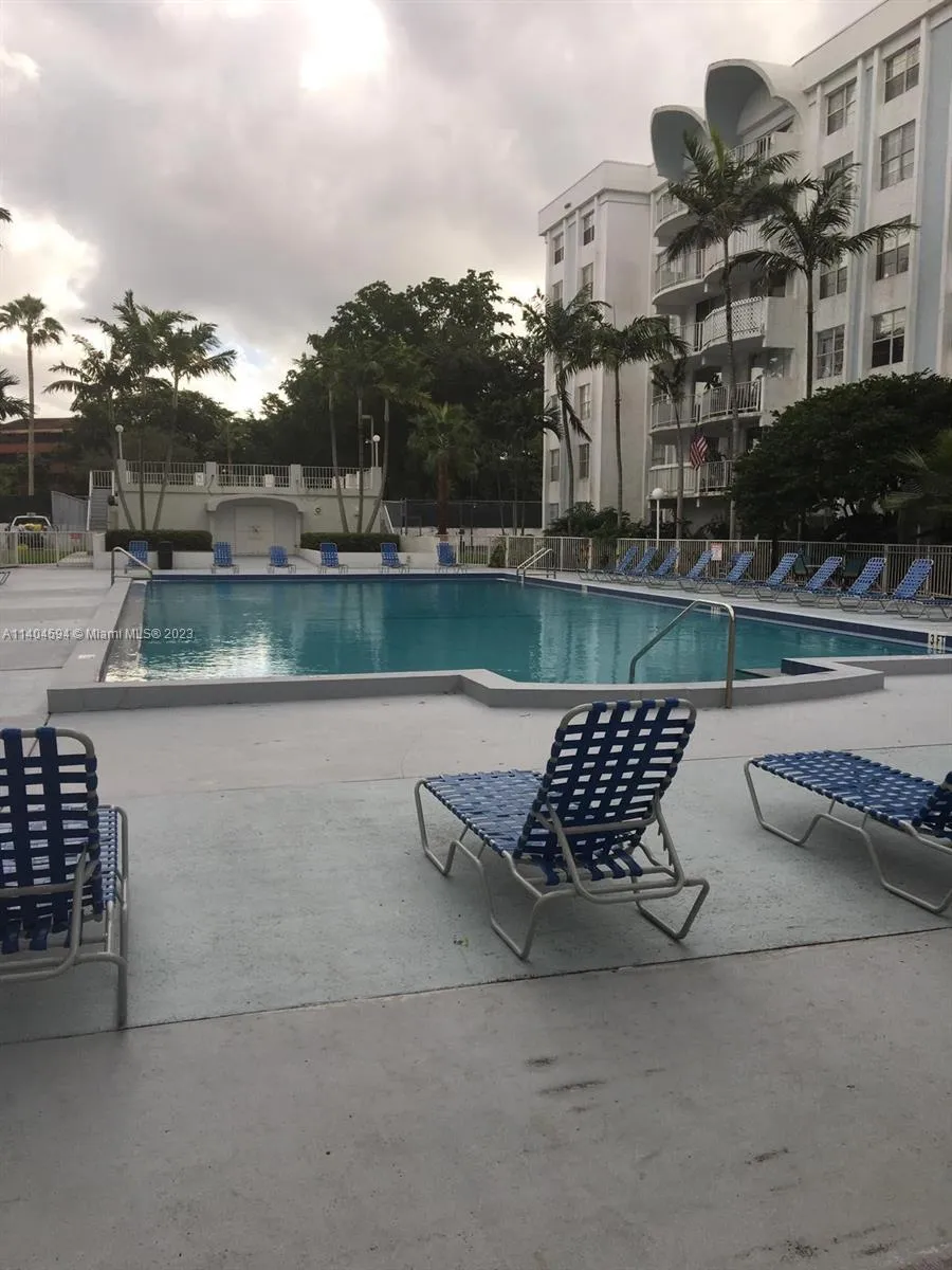 496 NW 165th St Rd # D312, Miami FL 33169