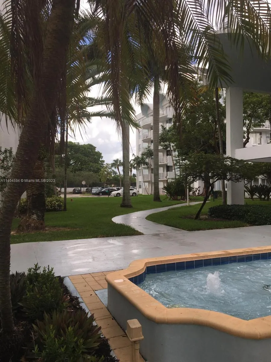 496 NW 165th St Rd # D312, Miami FL 33169
