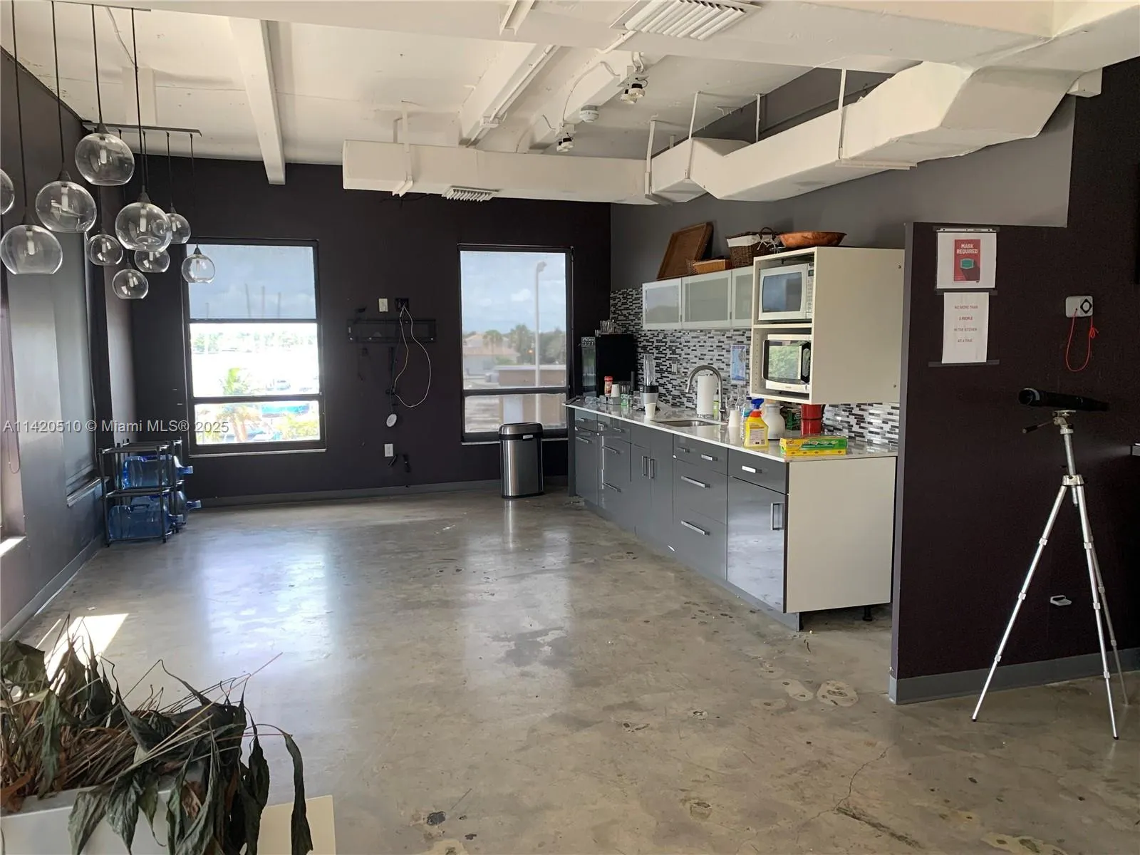 1975 E SUNRISE BLVD, Fort Lauderdale FL 33304
