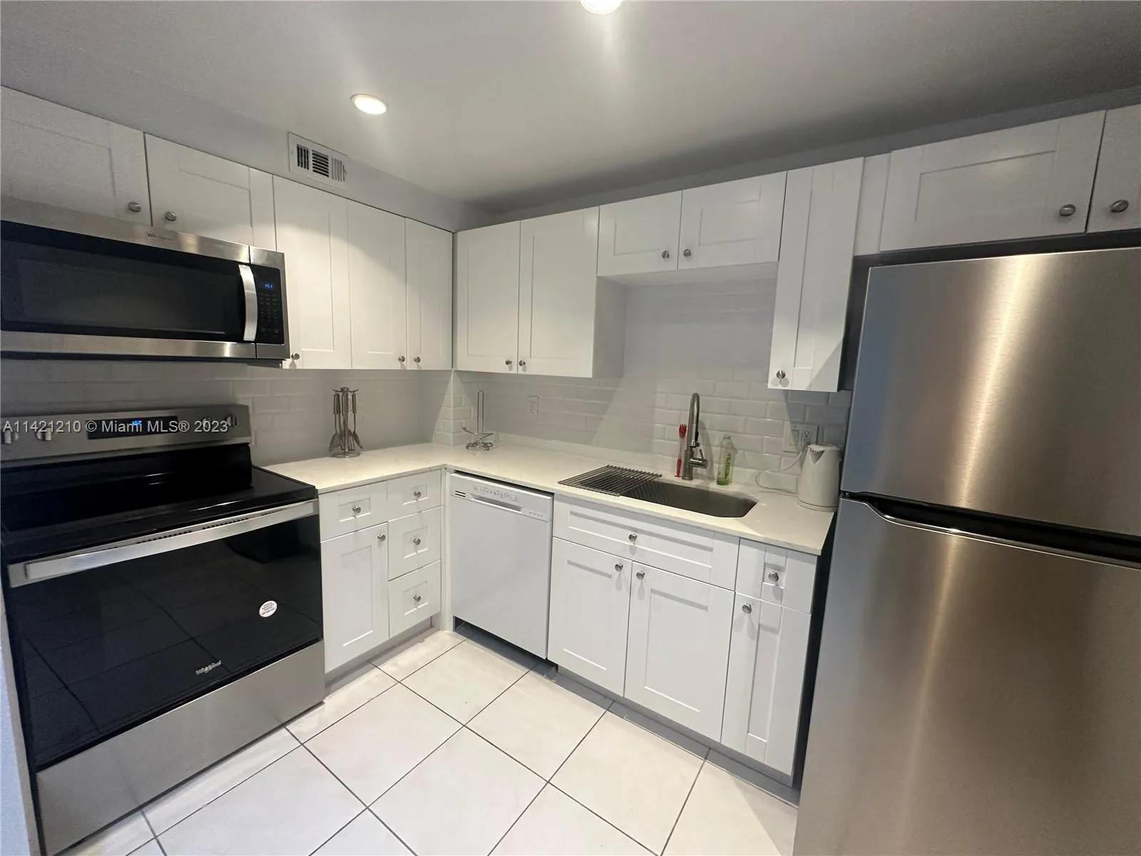 2 bedroom 2 bath for rent at 401 Golden Isles Dr # 603, Hallandale Beach FL 33009