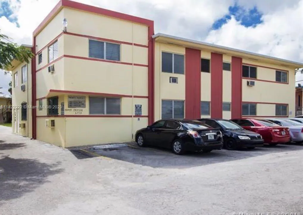 71 NW 76th St # 16, Miami FL 33150