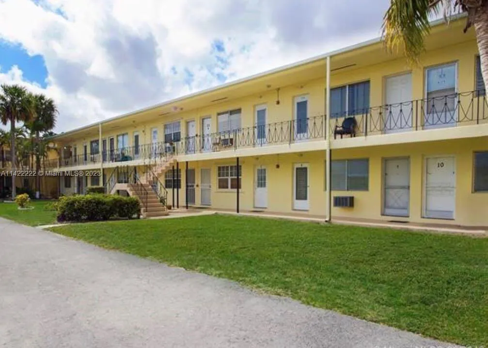 71 NW 76th St # 16, Miami FL 33150
