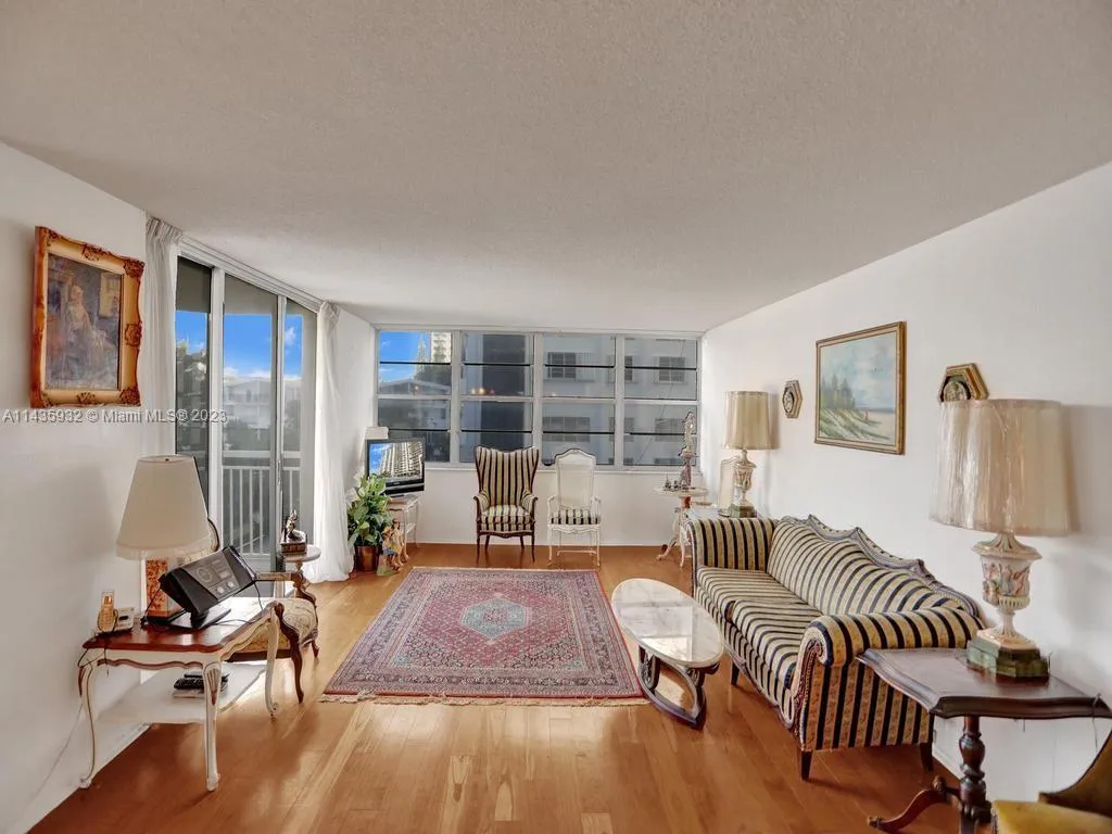 18051 Biscayne Blvd # 304, Aventura FL 33160