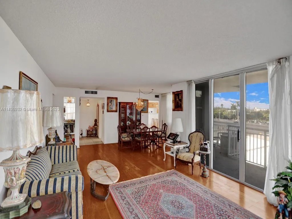18051 Biscayne Blvd # 304, Aventura FL 33160