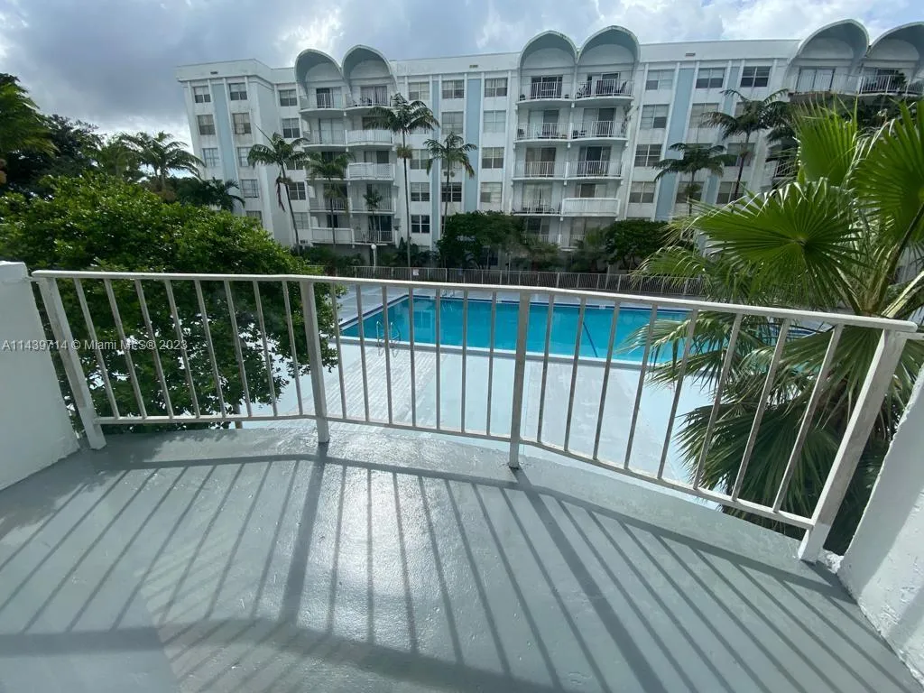 498 NW 165th St Rd # D401, Miami FL 33169