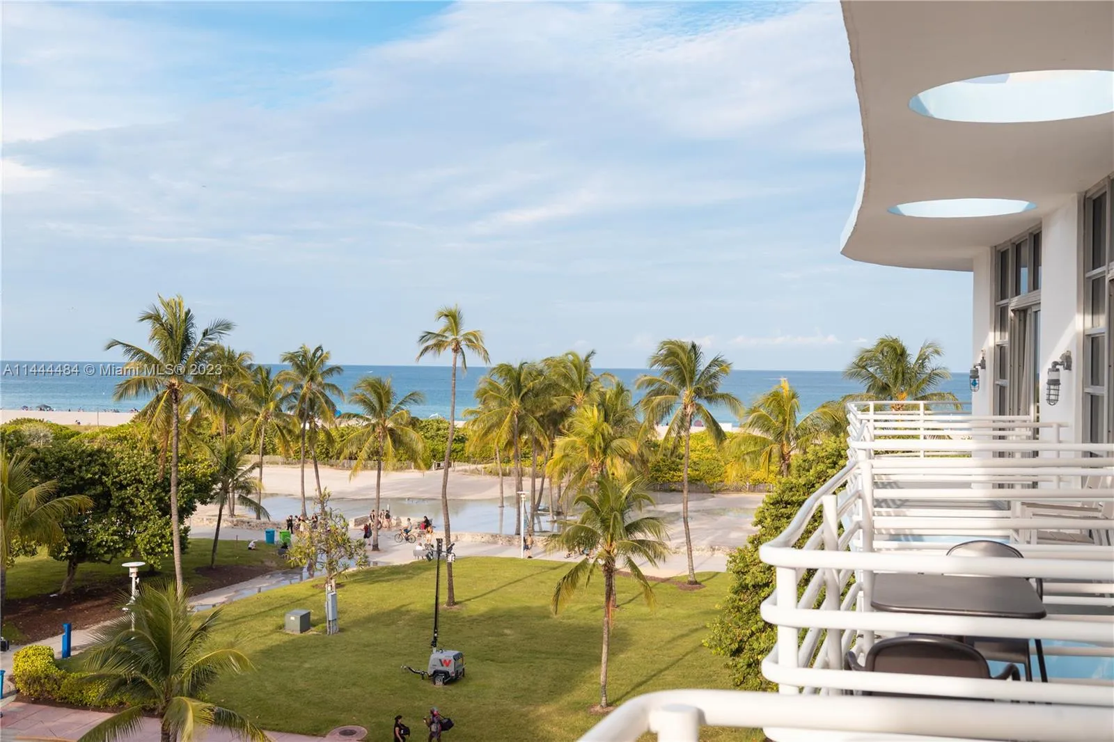 1 bedroom 1 bath for sale at 1052 Ocean Dr # C503, Miami Beach FL 33139