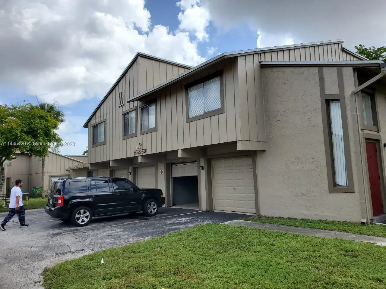 3 bedroom 2 bath for sale at 5978 NW 21st St, Lauderhill FL 33313