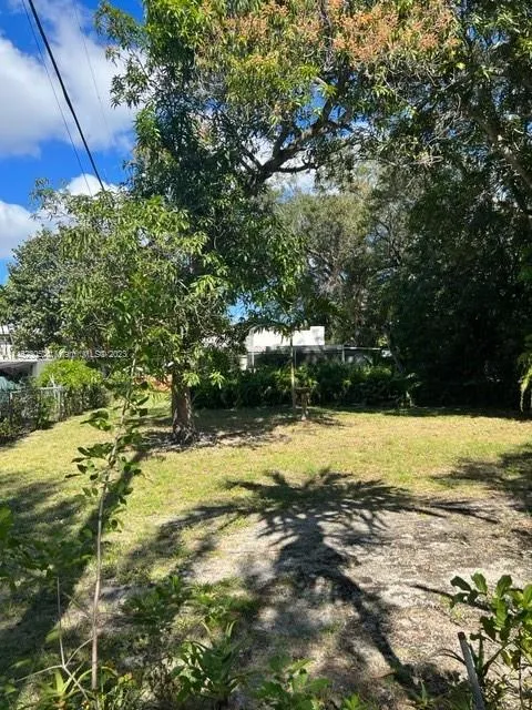 2 bedroom 2 bath for sale at 821 NE 120th St, Biscayne Park FL 33161