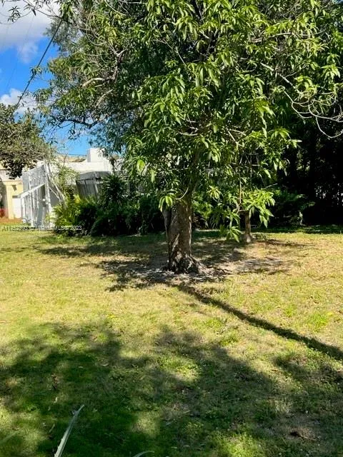 821 NE 120th St, Biscayne Park FL 33161