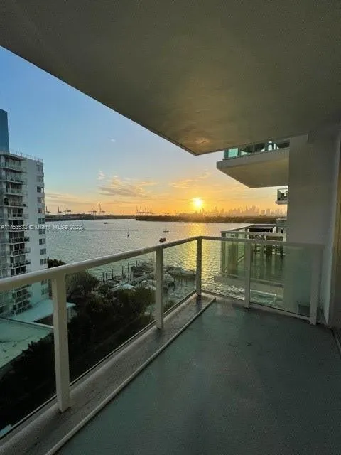 1 bedroom 1 bath for sale at 1000 West Ave # 927, Miami Beach FL 33139