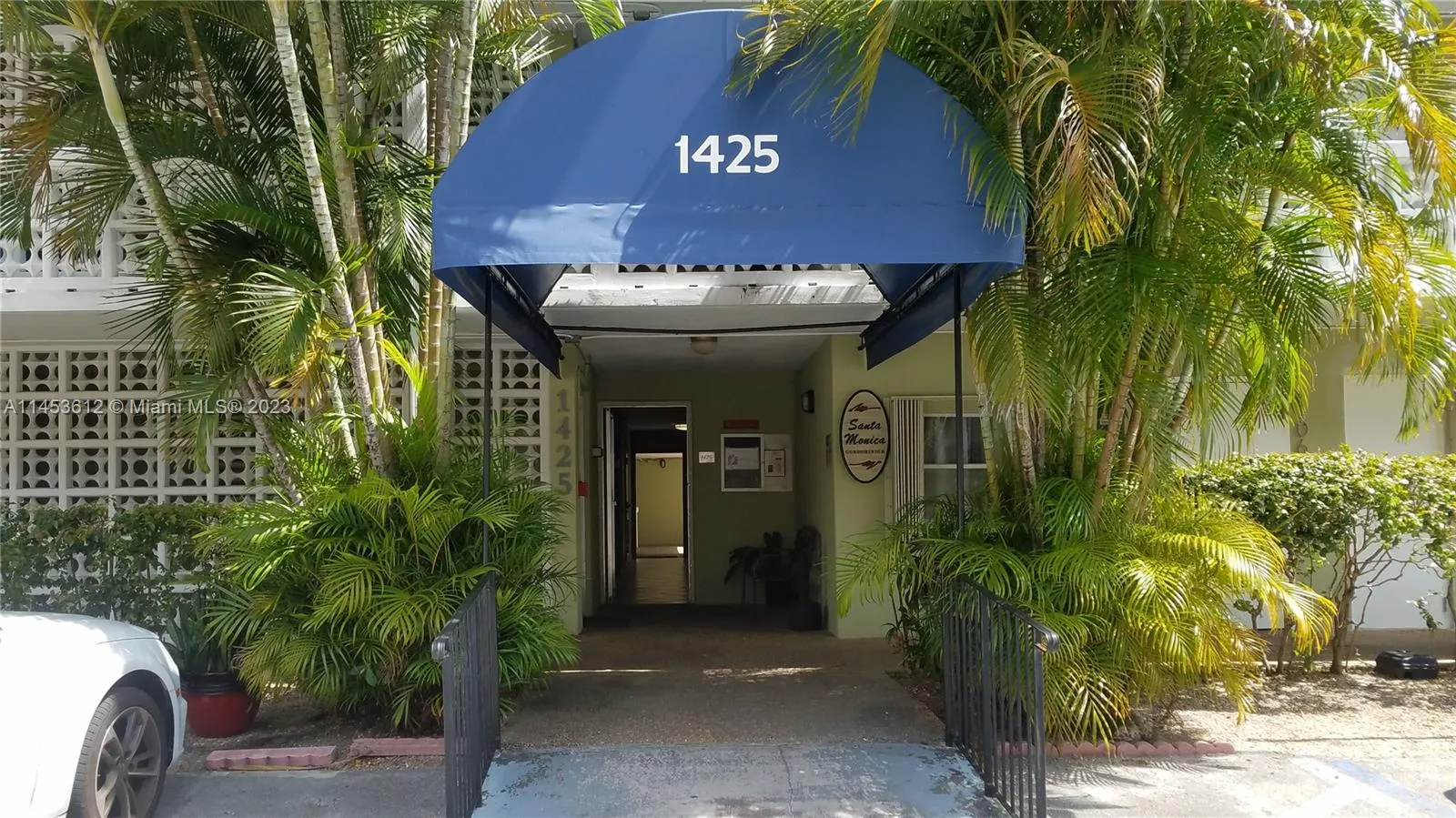 2 bedroom 2 bath for sale at 1425 Arthur St # 216B, Hollywood FL 33020