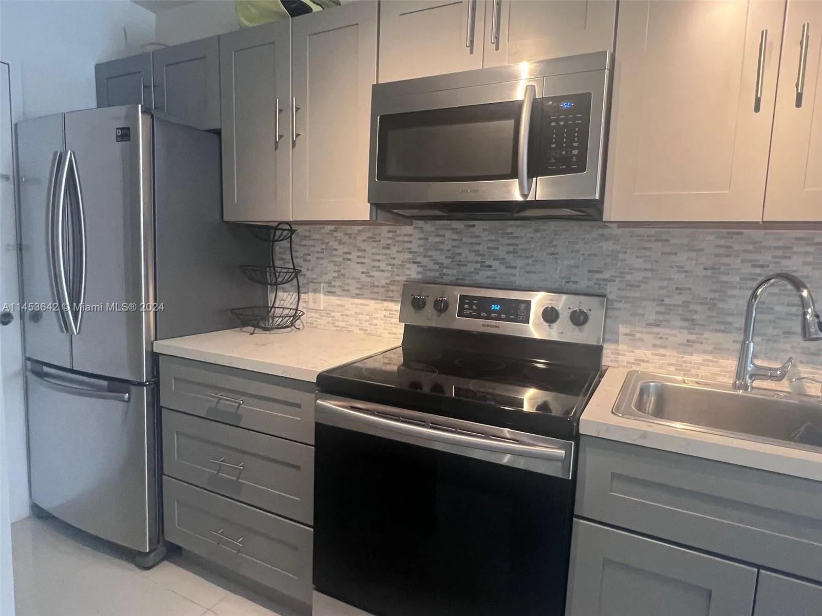1 bedroom 1 bath for rent at 100 Lincoln Rd # 501, Miami Beach FL 33139