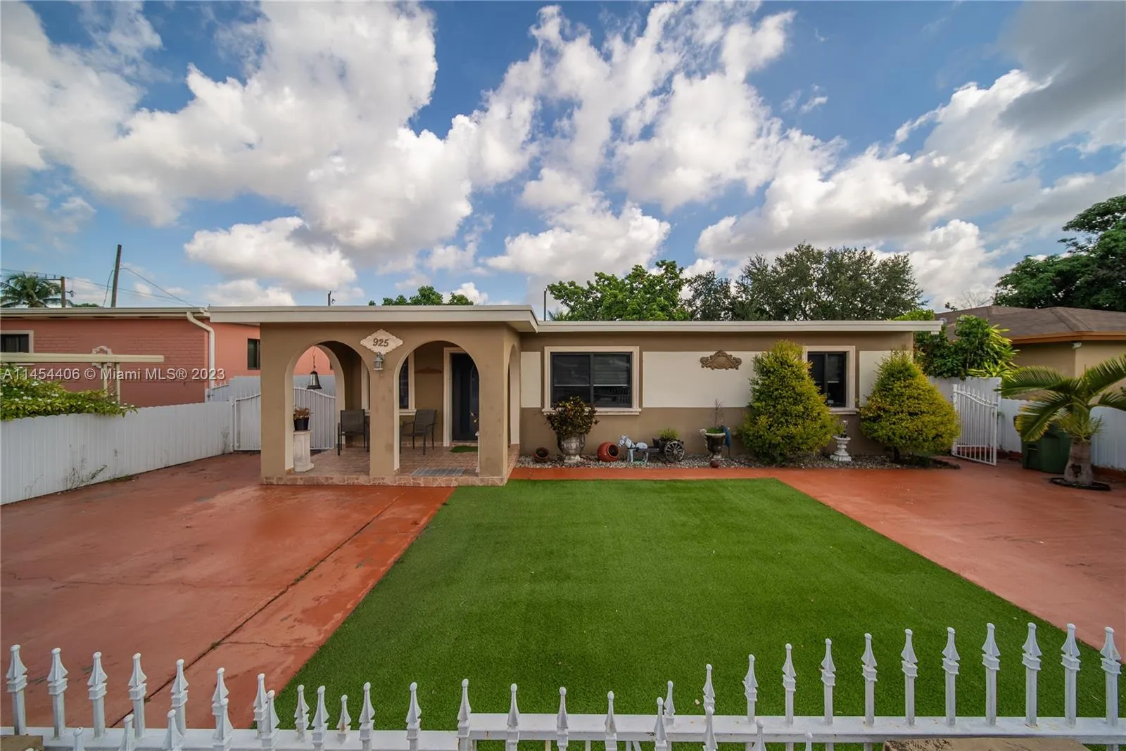 4 bedroom 2 bath for sale at 925 E 29th St, Hialeah FL 33013