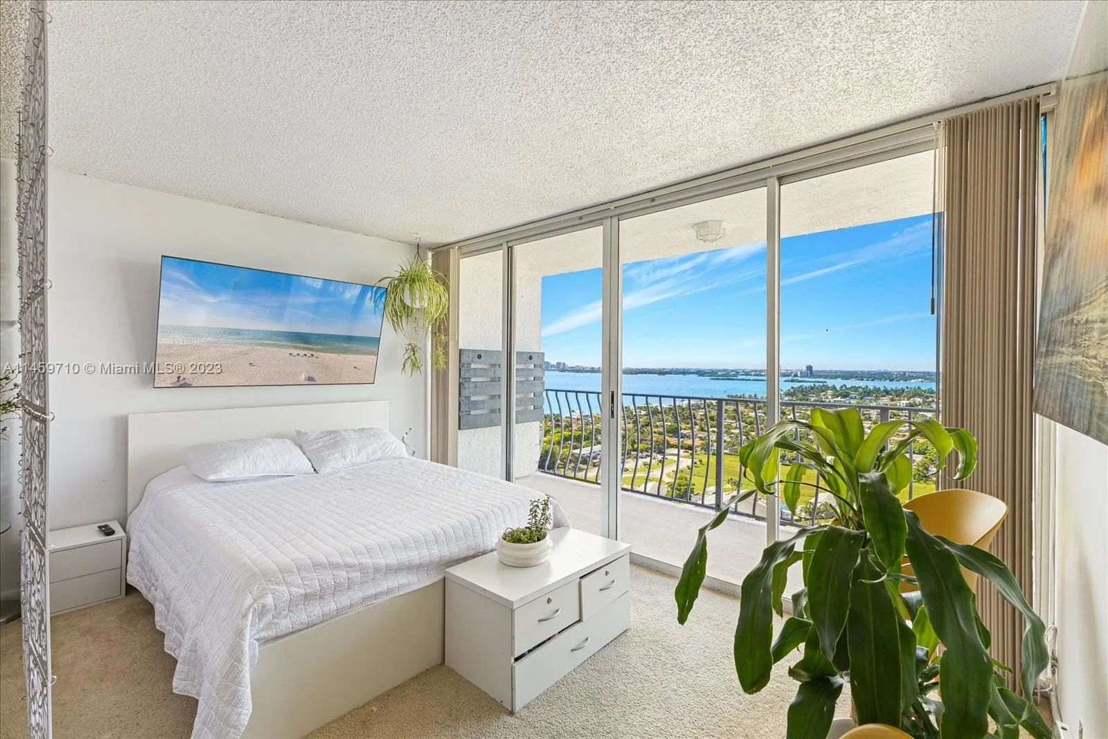 7601 E Treasure Dr # 2404, North Bay Village FL 33141