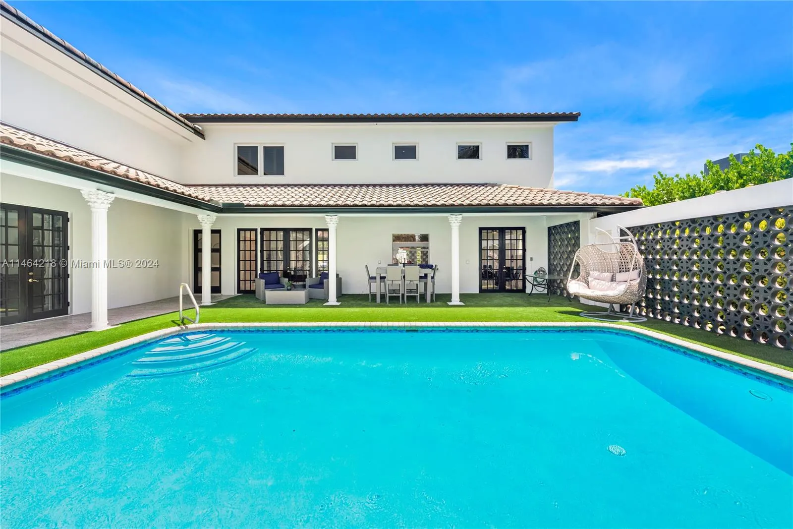 472 Sunset Dr, Hallandale Beach FL 33009