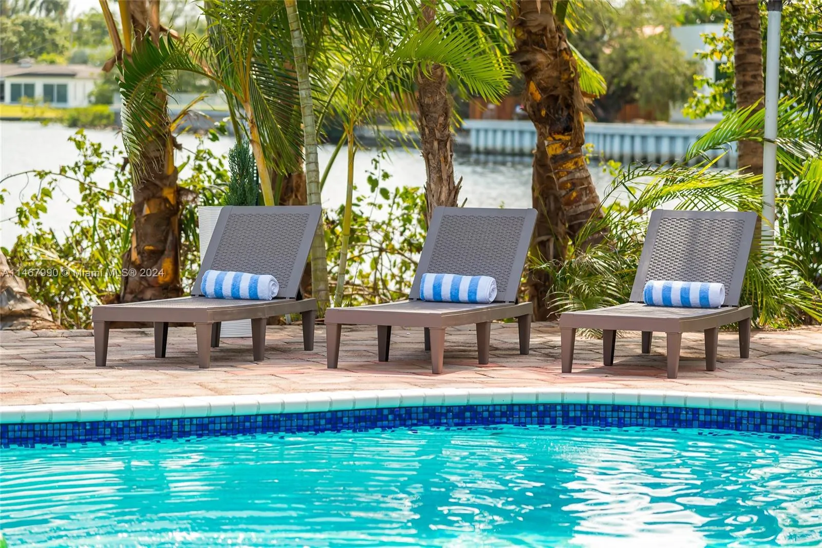 2500 NE 199th St, Miami FL 33180