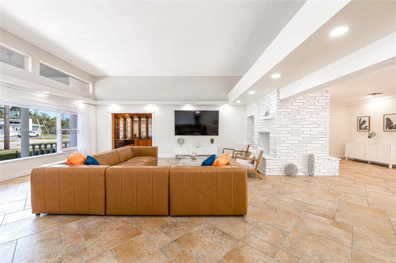 2500 NE 199th St, Miami FL 33180