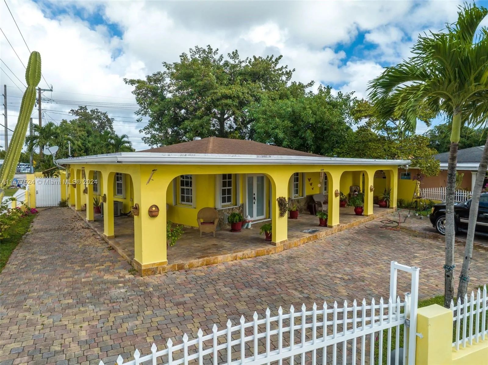 901 E 32nd St, Hialeah FL 33013