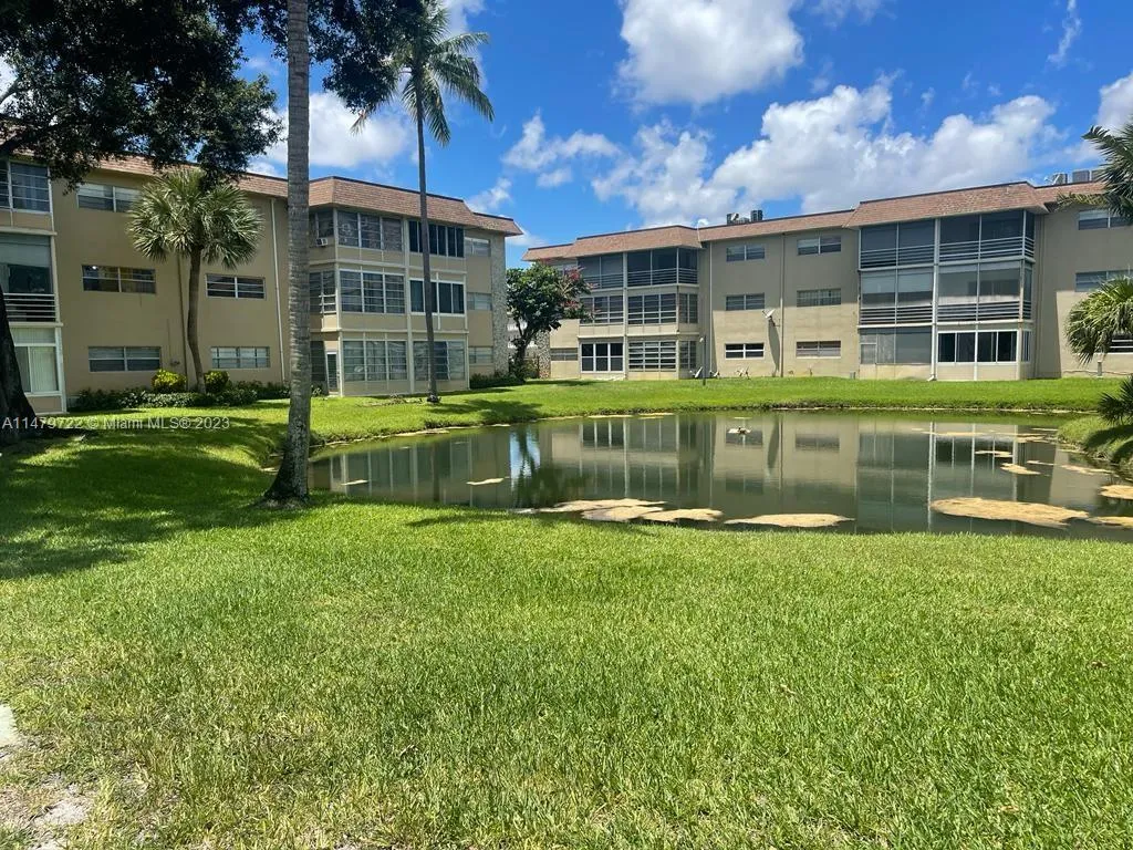 5051 W Oakland Park Blvd # 204, Lauderdale Lakes FL 33313