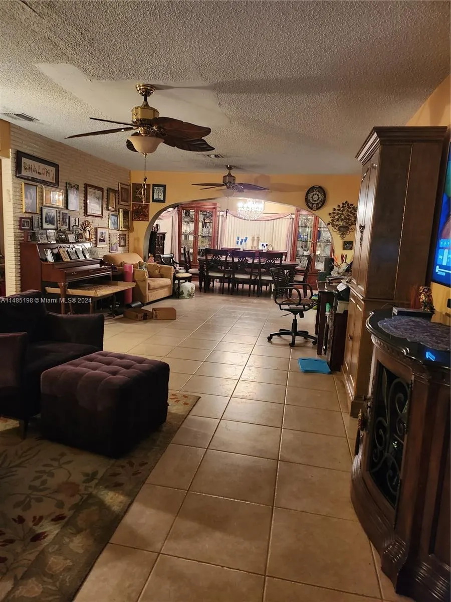 17020 NE 11th Ave, Miami FL 33162