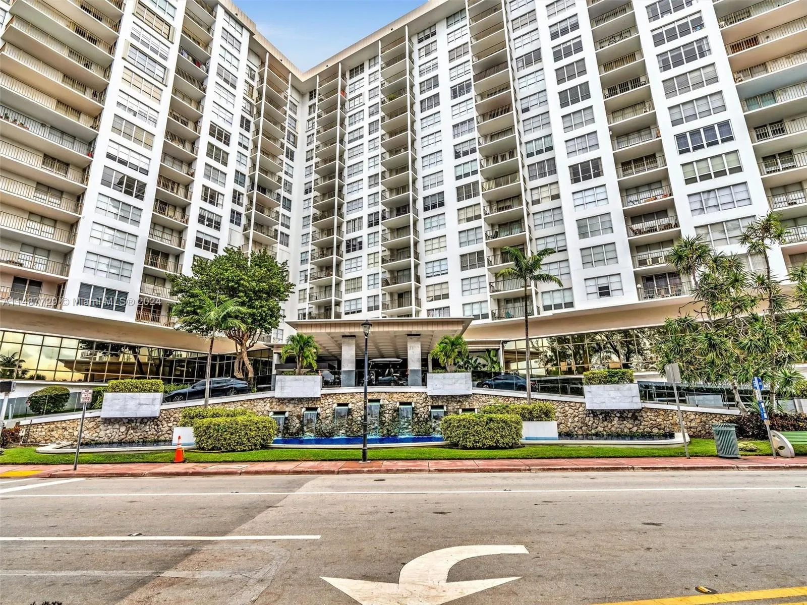 4101 Pine Tree Dr # 620, Miami Beach FL 33140