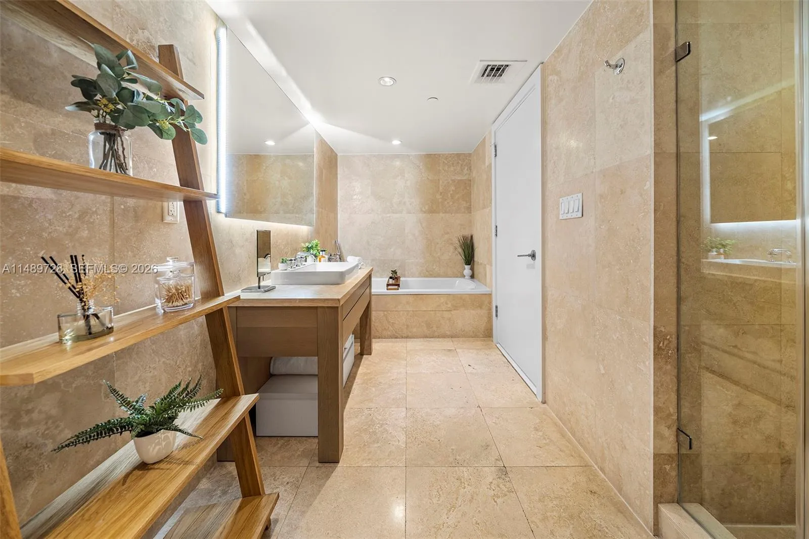 102 24th St # 1412, Miami Beach FL 33139