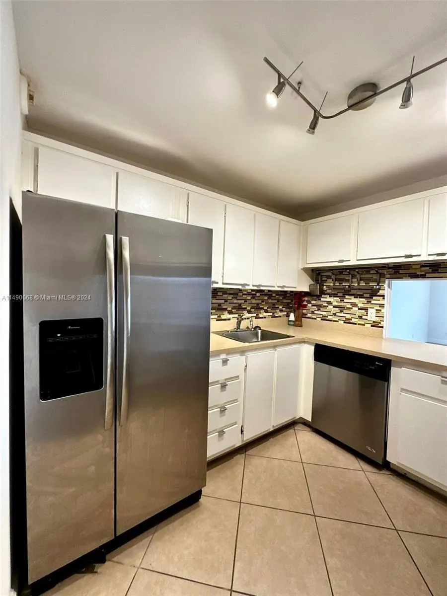 480 Executive Center Dr # 5N, West Palm Beach FL 33401
