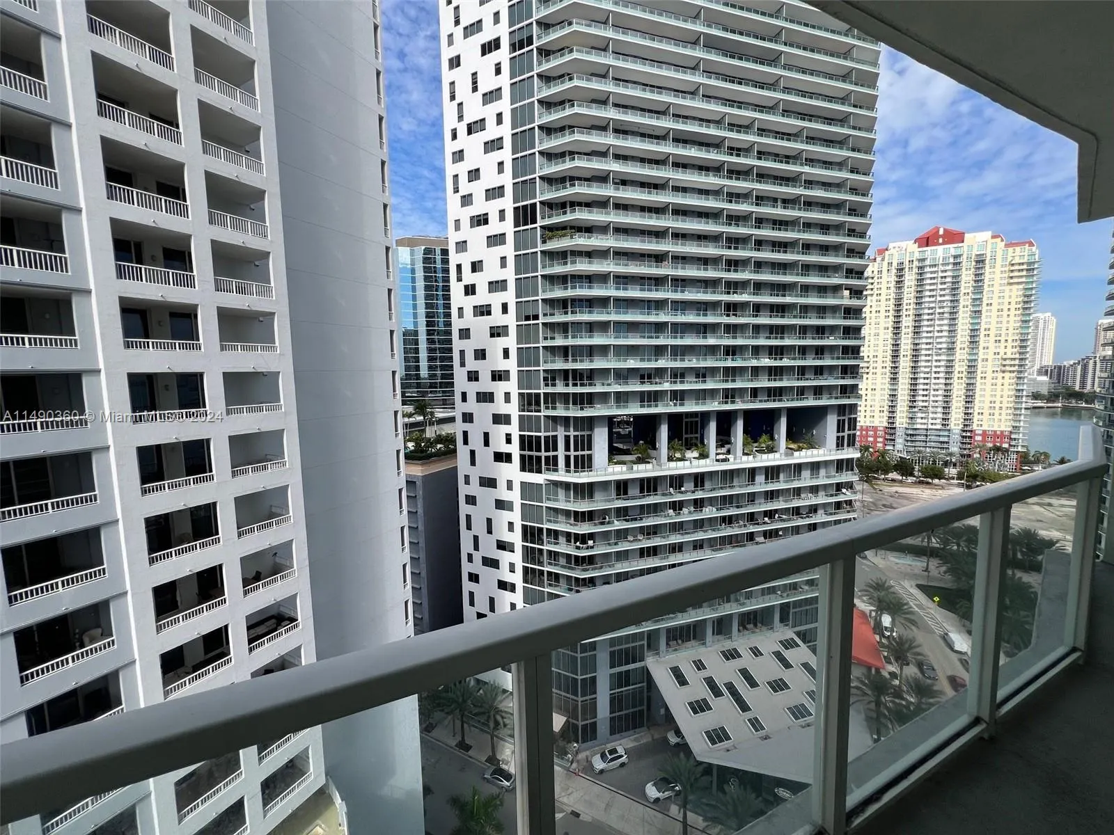 1 bedroom 1 bath for sale at 218 SE 14th Street # 1806, Miami FL 33131
