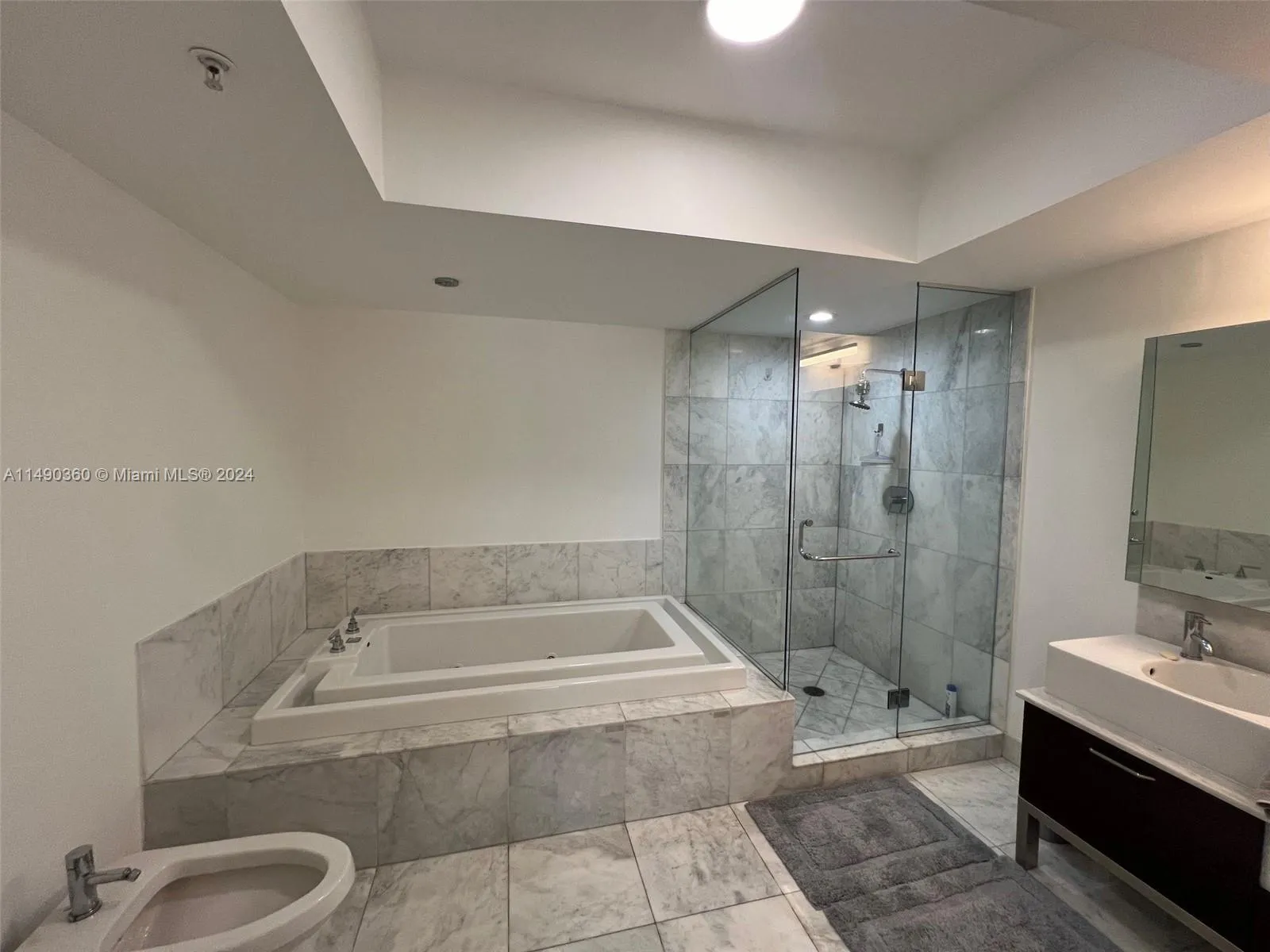 218 SE 14th Street # 1806, Miami FL 33131
