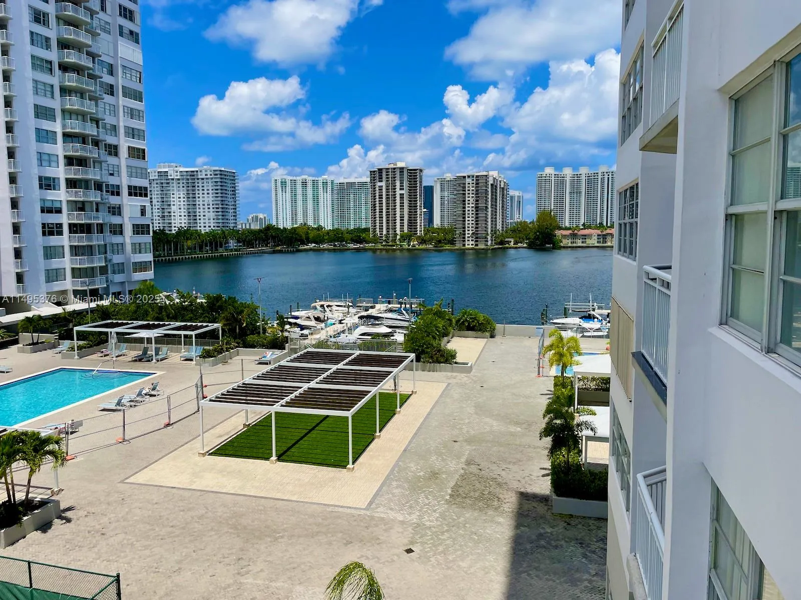 2 bedroom 2 bath for sale at 18041 Biscayne Boulv # 502, Aventura FL 33160