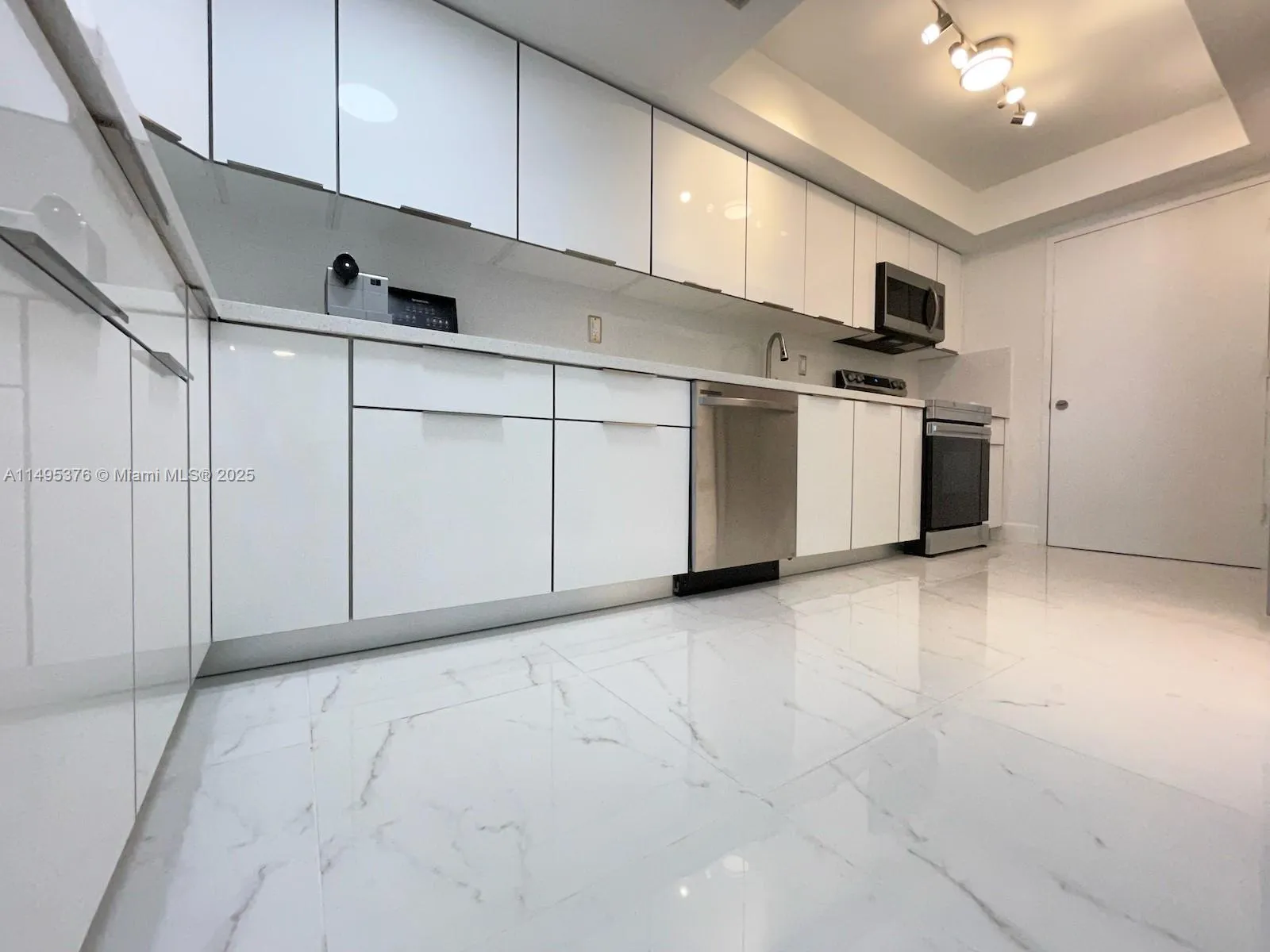 18041 Biscayne Boulv # 502, Aventura FL 33160