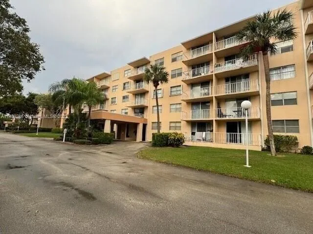 480 Executive Center Dr # 4L, West Palm Beach FL 33401